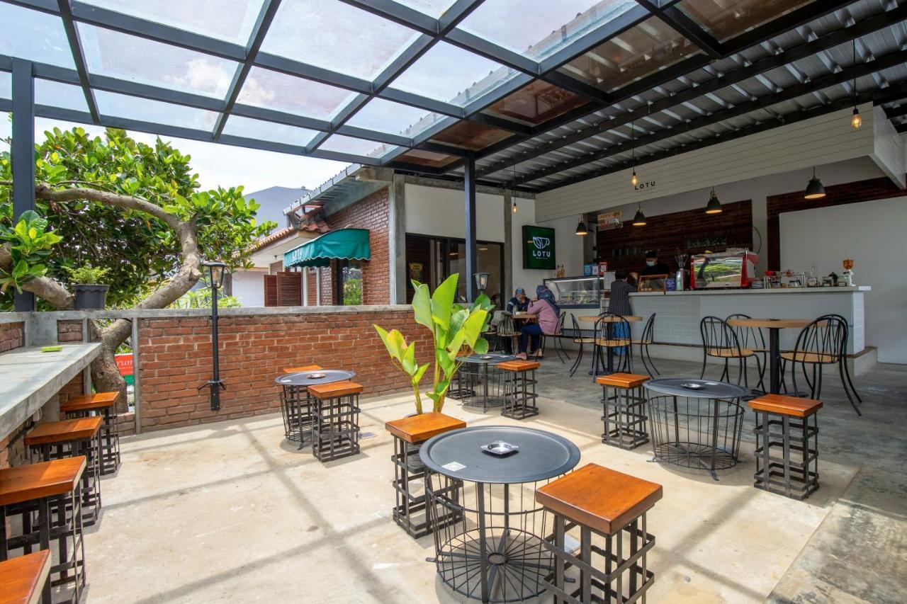 Sekararum Butik Syariah Guesthouse Bandung Esterno foto
